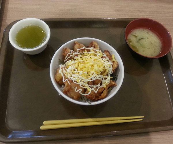 日
替わり丼A「鶏唐マヨ丼」420円